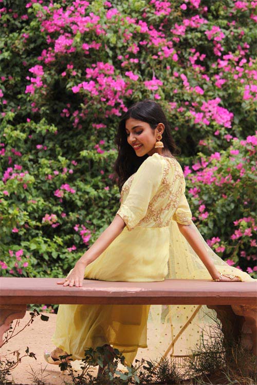 Buy this pleasingly beautiful 3 Piece set from thesvaya
