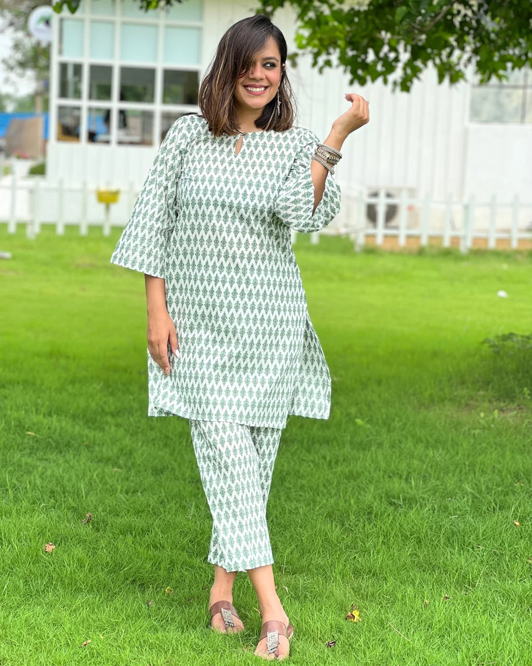 Green Short Kurta Pants Set of – The Svaya - Main Image