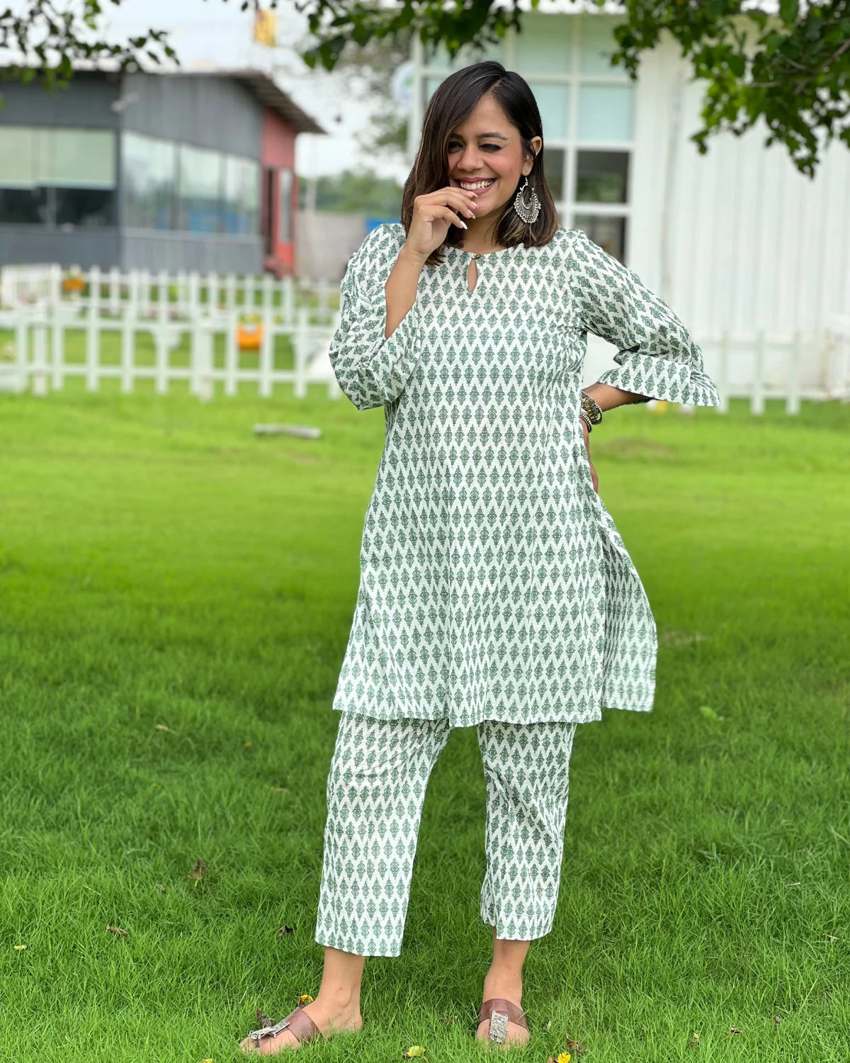 Floral Print Straight Kurta & Pants Set Price in India, Full Specifications  & Offers | DTashion.com