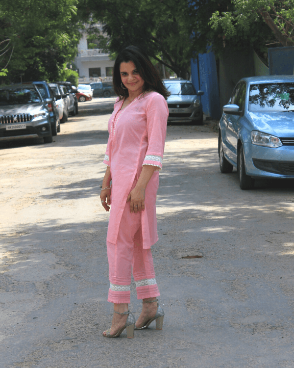 Women's Pink Cotton Kurta Set With Lace Details