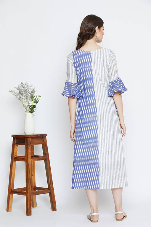 Flared sleeves, boat neck, a combination of soft blue with white stripes - a perfect casual summer dress