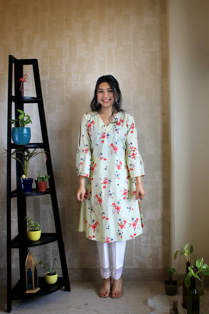Printed cotton kurta for women lined with lace and a delicate aline cut