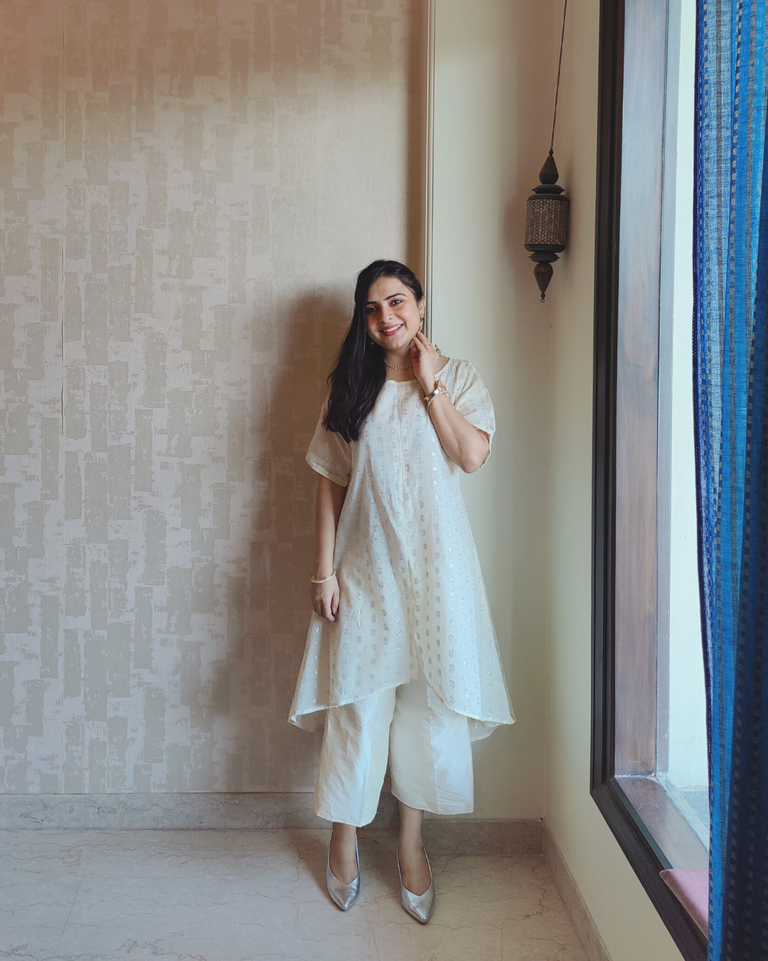 Ivory High Low Kurta With Silver Detailing