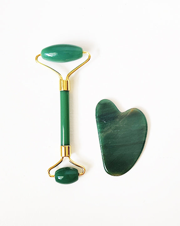 Add this beauty secret jade roller to your beauty regime ladies!