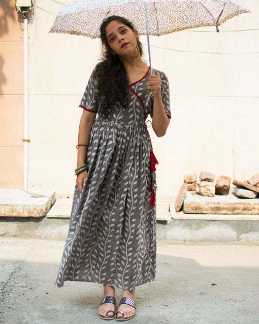 Women's summer maxi dress in cotton with dabu print.