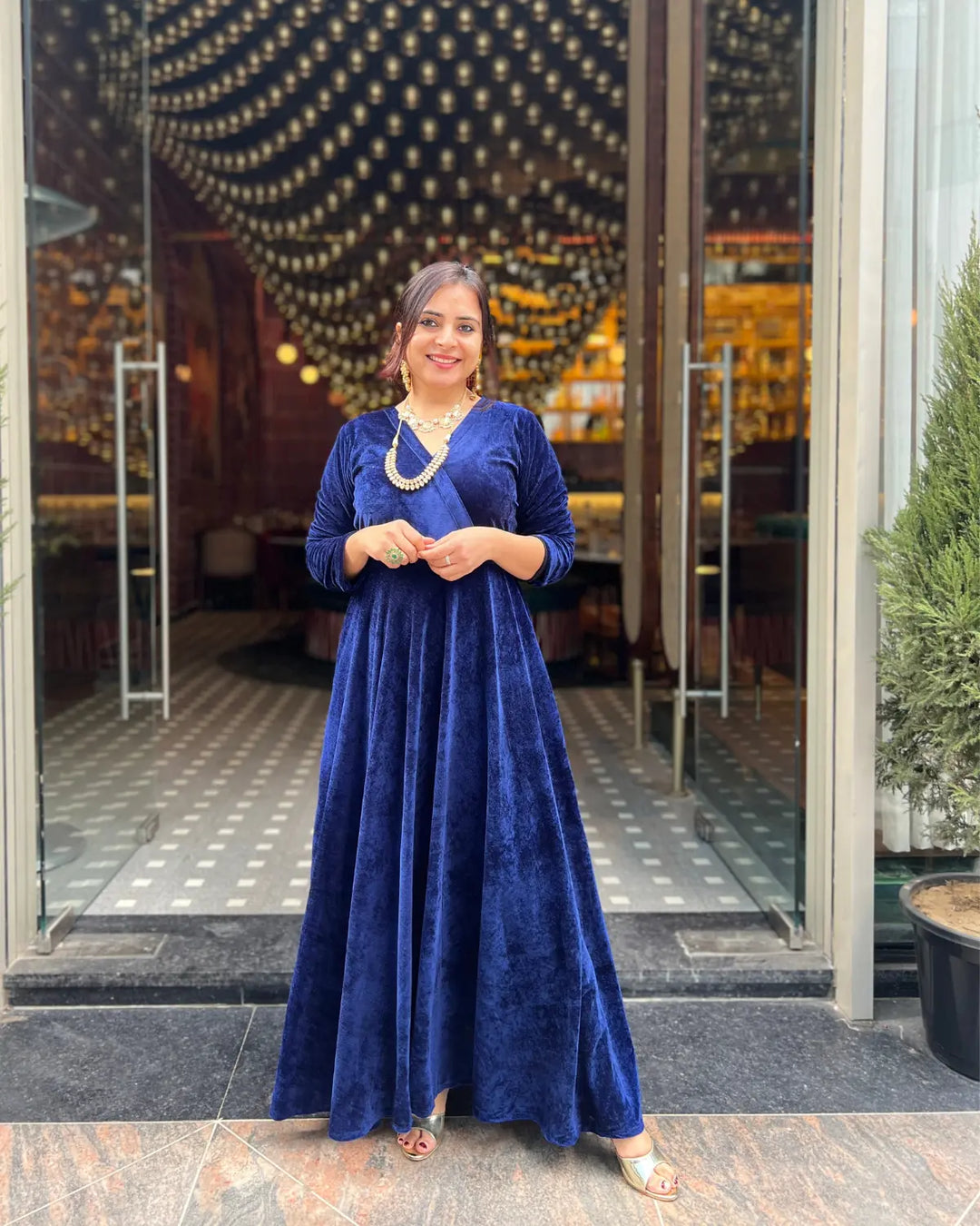 Blue velvet dress deals