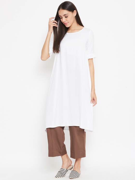 Let this women's minimalistic kurta and cropped pants make your stand out from the crowd