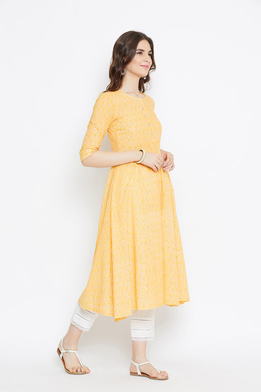 The subtle hue of yellow is a perfect balance to bring out your bubbly yet confident side
