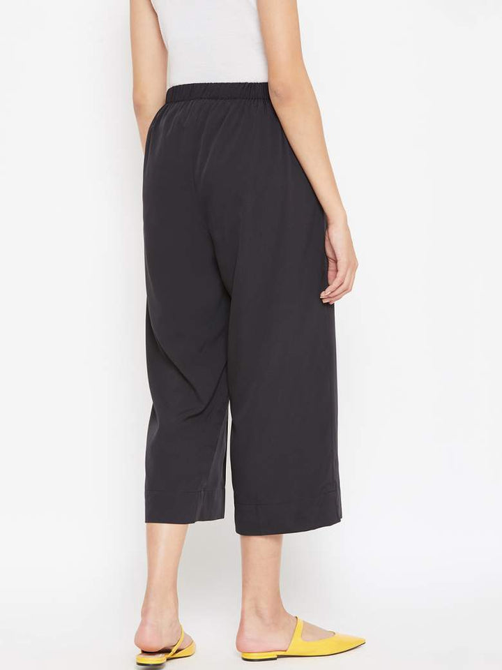 The black culottes for women comes with a front waist belt and a back elastic for a better fit