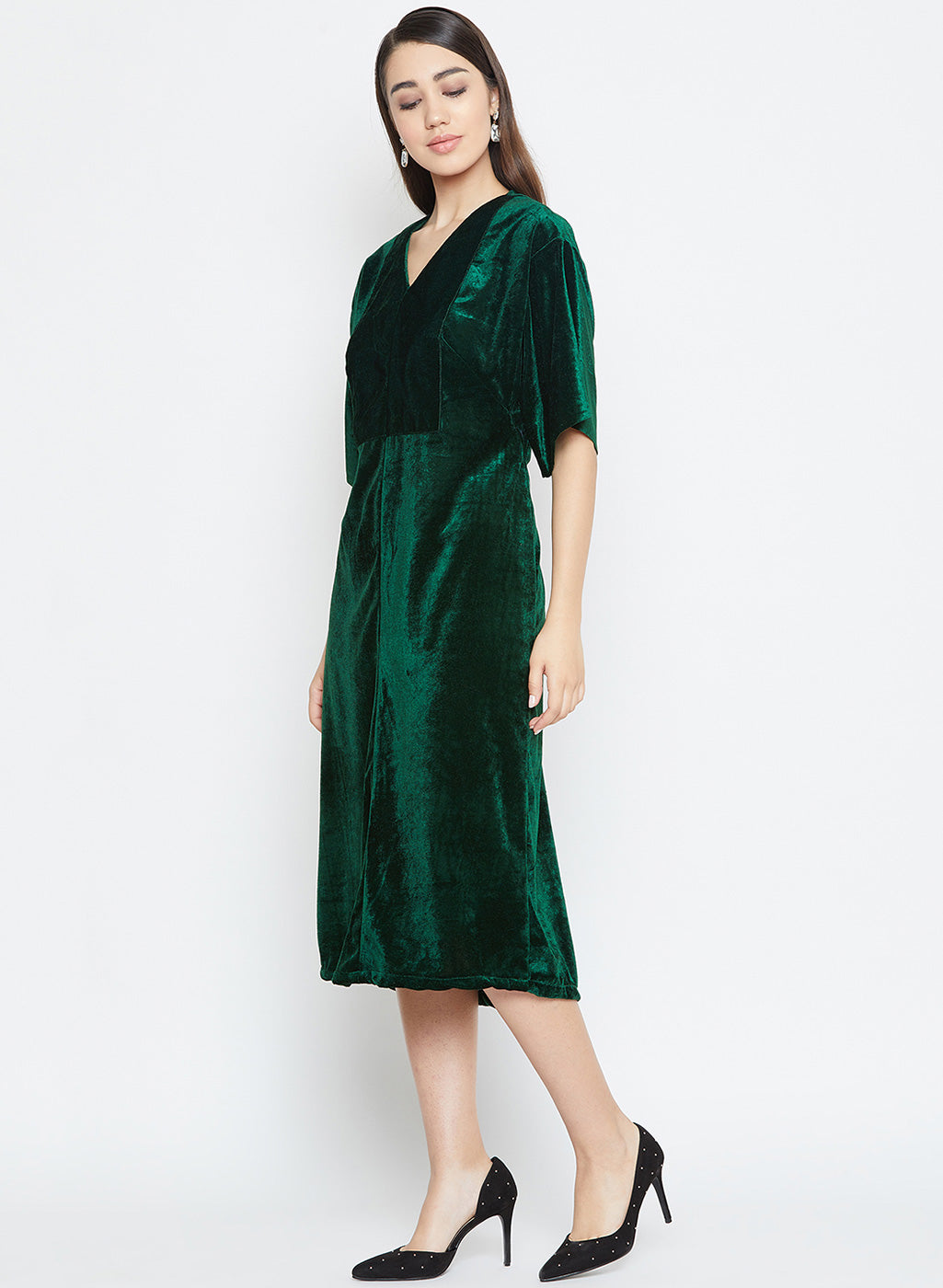 A lovely winter midi dress for women in velvet is here to steal the show