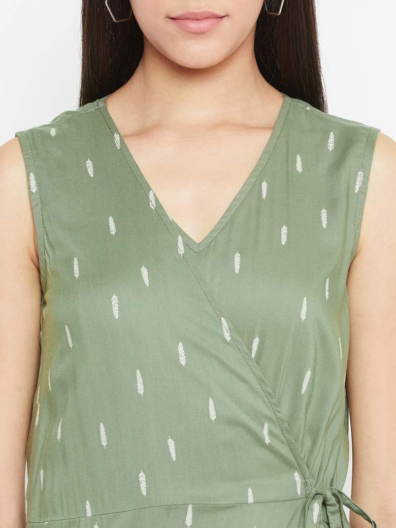 A flattering v neck design on our sap green leaf printed jumpsuit